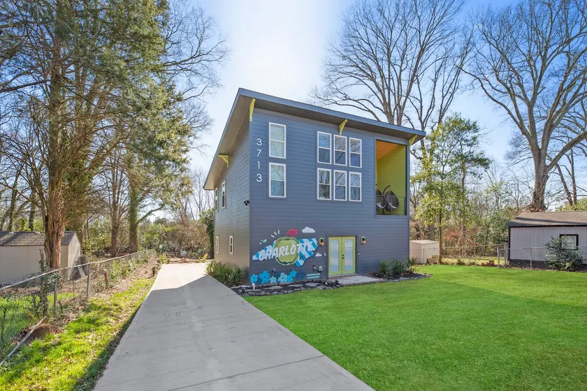 NEW! Custom Private Home - 5 mins from Uptown! - Image 1
