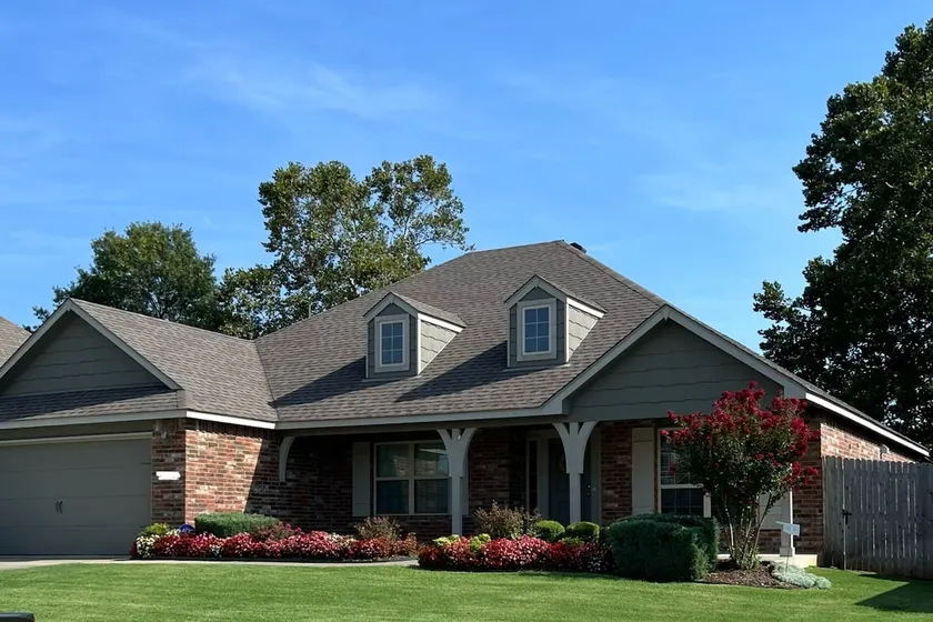 Modern, Beautiful Home with perfect location - Image 1