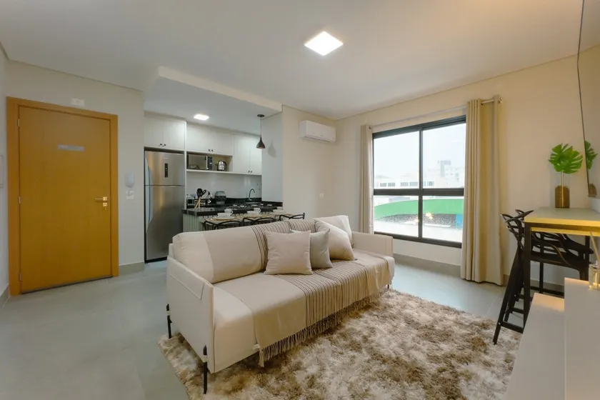 Comfort and Practicality in Downtown Maringá - Image 1