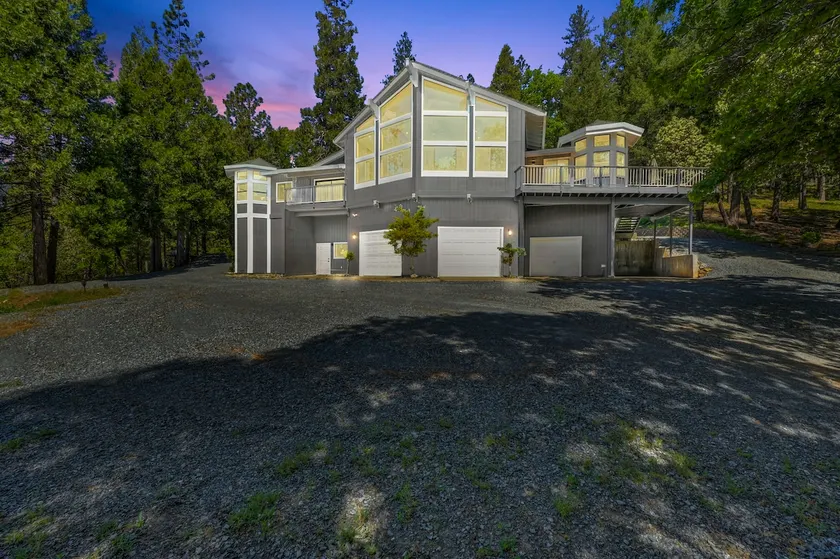 Magical 10+ Acres Villa w/4-bed, 4-bath - Image 1