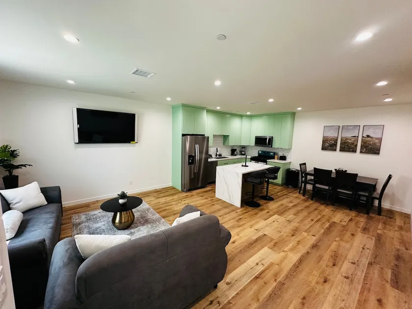 Best New 6 bdrm 4 bath 5 car parkg 16+ppl home - Image 1