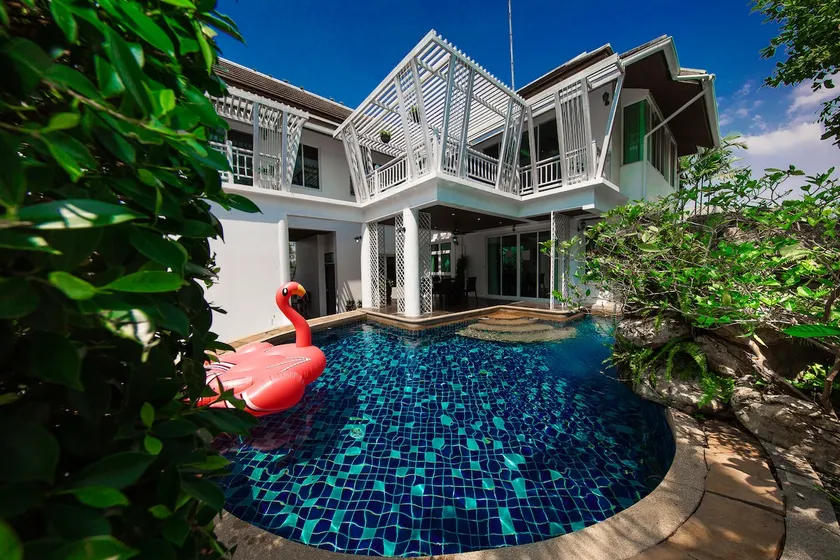 Paradise Pool Villa Pattaya in Tropicana Village - Image 1