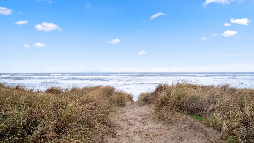 #StayInMyDistrict Surfside Haven - Image 1