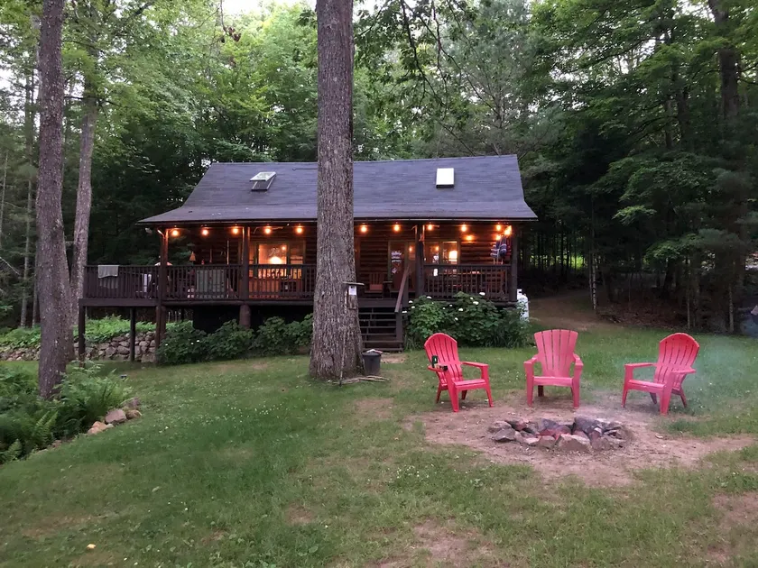 Lakefront Log Cabin, Private! Dogs welcome! - Image 1