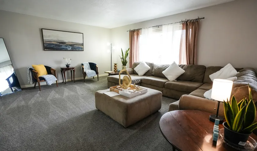 Huge 3BR Suite with Fenced Yard - Image 1