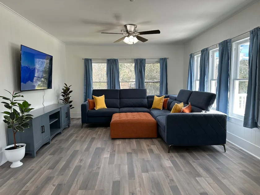 Beautiful home in BaytownHeights - Image 1