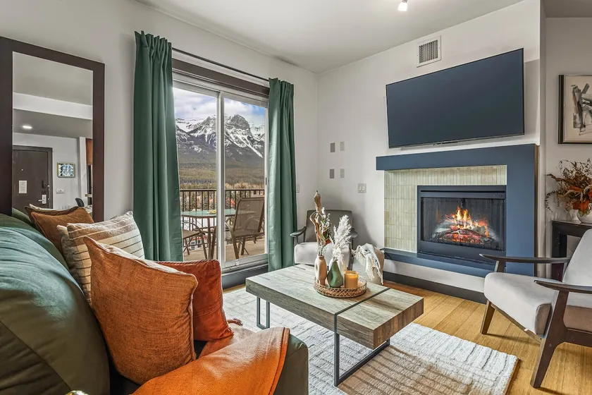 Cozy 2BR Gem w/ Hot Tub & Spectacular Mtn Views - Image 1