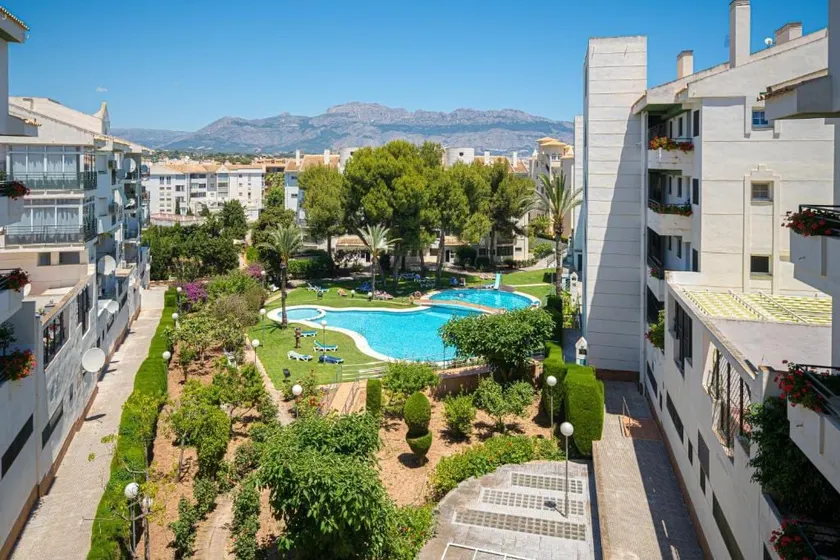 Centrally located, a 3-minute walk from the beach - Image 1