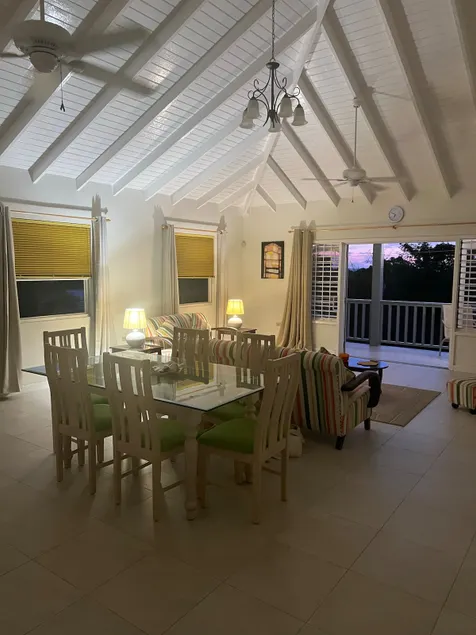The Hampden - Spacious & short walk to beach - Image 1