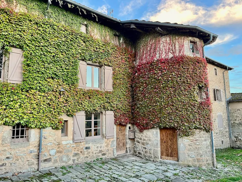 Charming 17th century residence, Calm, Livradois Forez Natural Park, Olliergues - Image 1