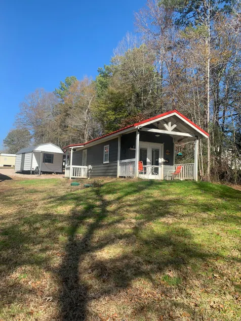 Waterfront Guesthouse in Six Mile! - Image 1