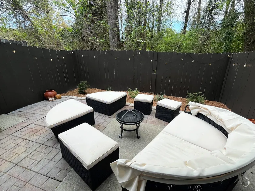 Boho Abode: Cozy 2BR 3 Bed Townhome! - Image 1