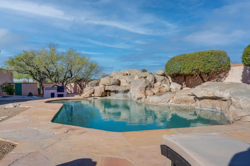 Catalina Mountain Views with Pool - Image 1