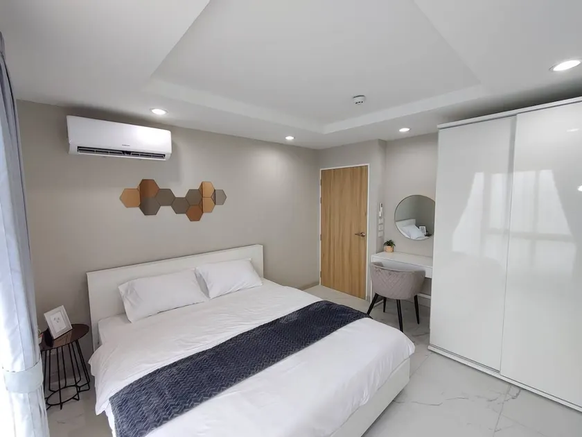 The Charm, 2 bedrooms for 4 ppl, entire apartment - Image 1