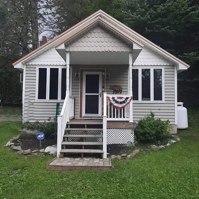Charming Pocono Cottage - Image 1
