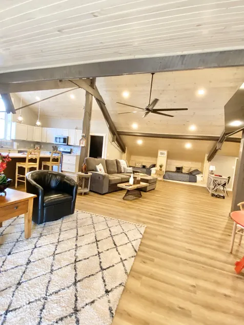 The Carriage House - Downtown - Image 1