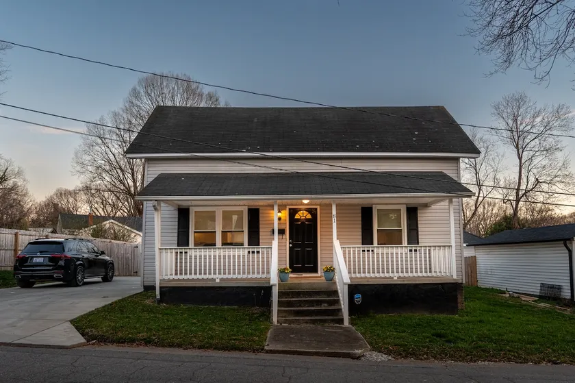 Private 3 Bdrm/2 Bathroom Home w/ Fenced in Yard! - Image 1