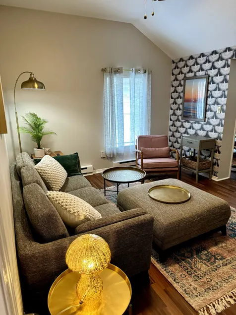 Upscale Getaway in the Heart of Midtown Kingston - Image 1