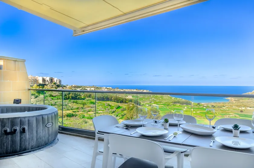 Ramla views retreat: Hot Tub, pool, 2 min to beach - Image 1