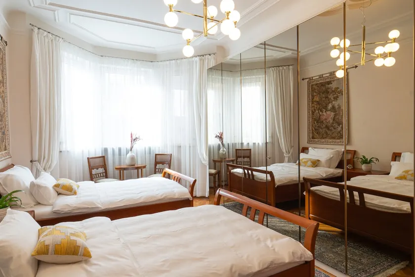 4 rooms | 4 beds | 5 min to the main train station | garden | 160 sqm - Image 1