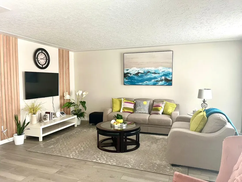 Sam-G Guesthouse Main Suite | Sleeps 6 - Image 1