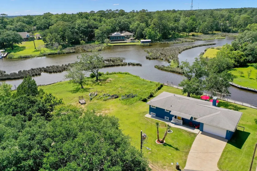 Twin Palms - water views! Near downtown & beach! - Image 1