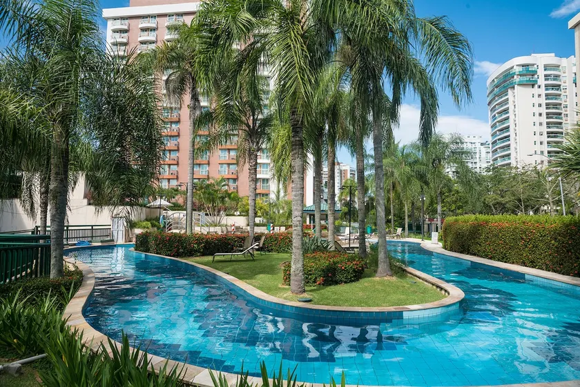 Premium Flat: Beach Access, Pool, and Gym! - Image 1