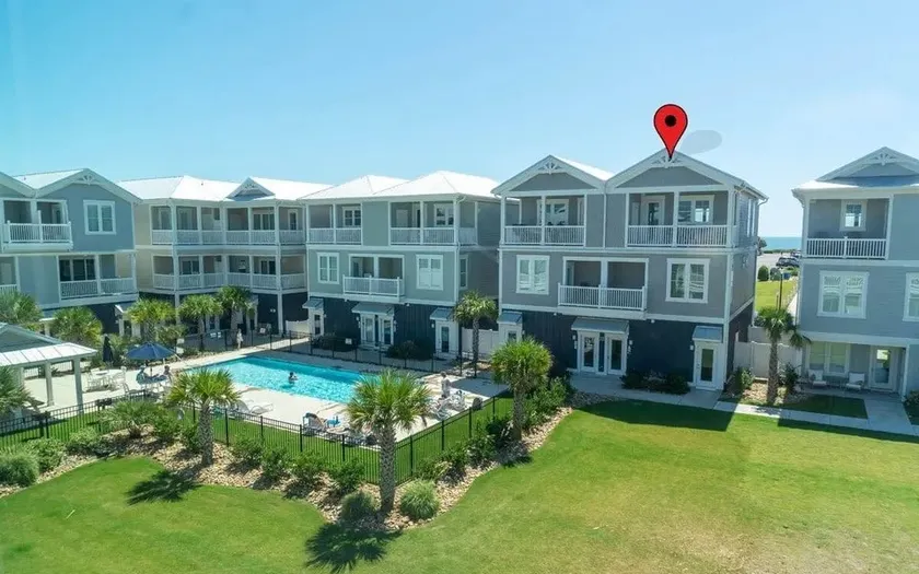 Posh Beach Front Condo - Image 1