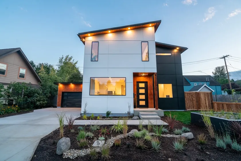 Spacious Modern Escape • Near UO Campus - Image 1