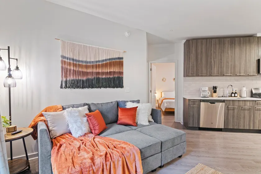 Luxury 3Bed Parking Gym Pool Penthouse ClubRoom - Image 1