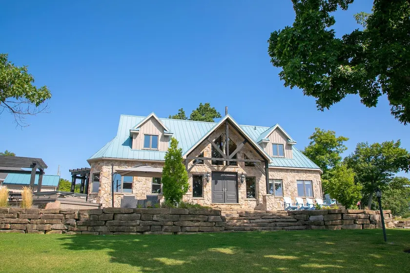 Wolfe Island Lodge - Image 1