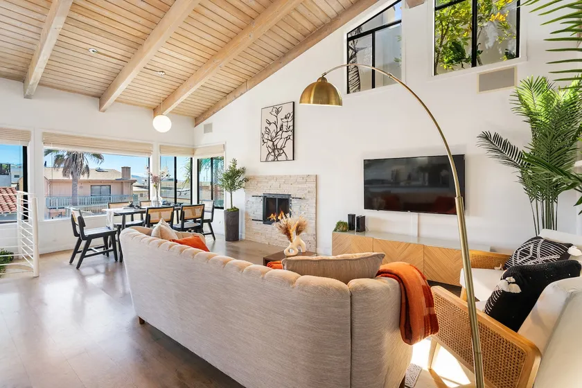 Luxe Retreat Steps to Beach & Shops | Free Parking - Image 1