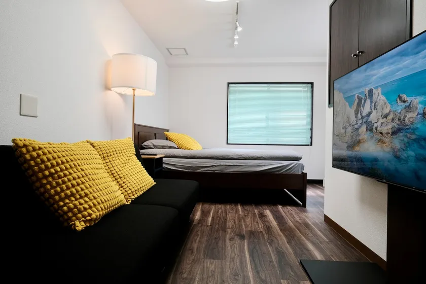 #HNC2F* | 1 min walk from Shin-Okubo Station on Yamanote Line | 45 ㎡ cozy sunny apartment in the heart of Shinjuku - Image 1