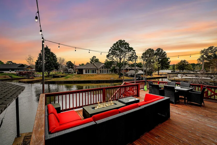 Updated Cozy Waterfront Home - Image 1