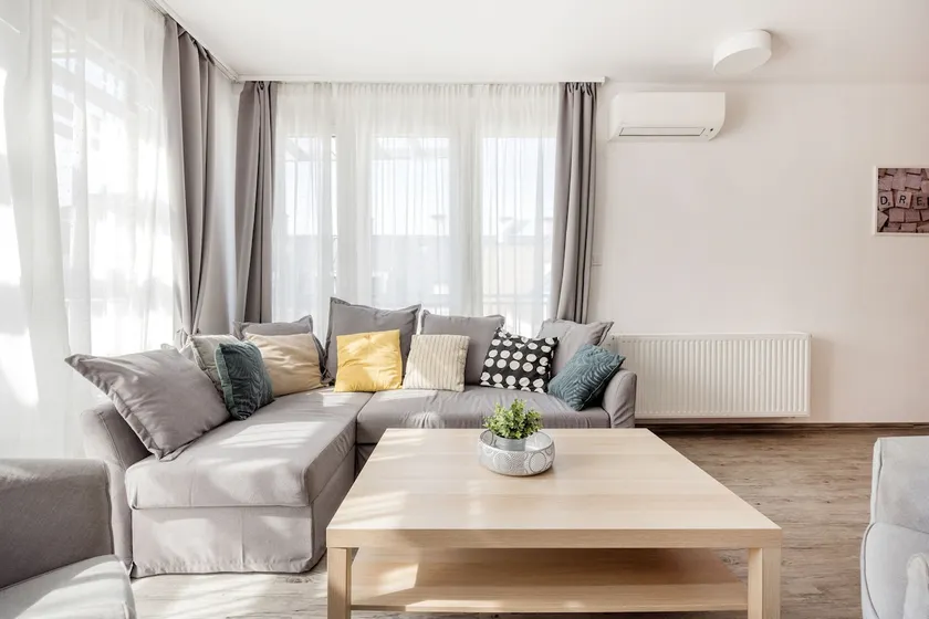 Bright Top Floor Home with Parking - Image 1