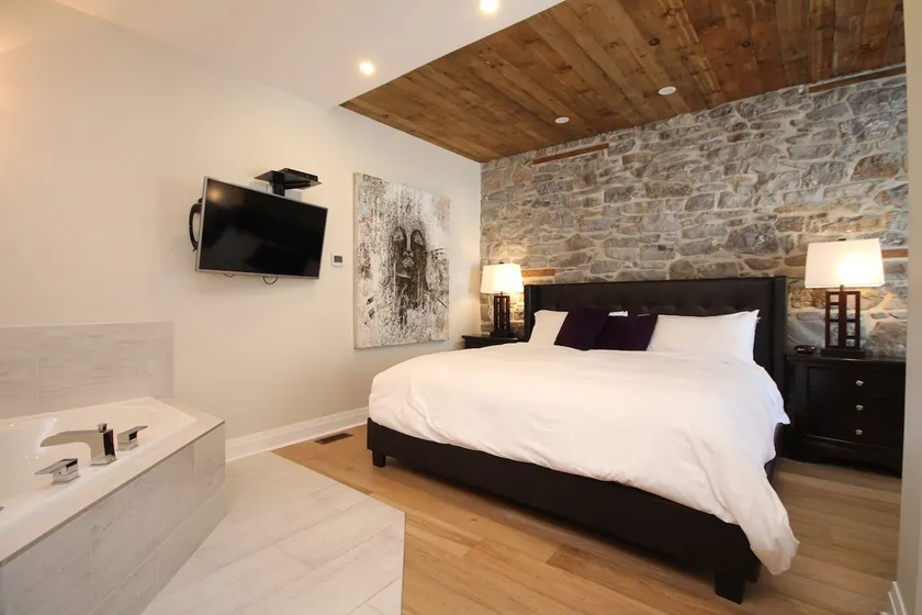 Kemptville Suites ~ King Suite 6 - Image 1