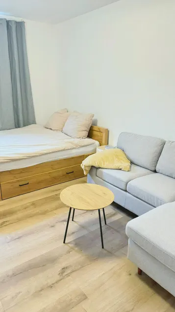 Modern apartment in the city center - Image 1