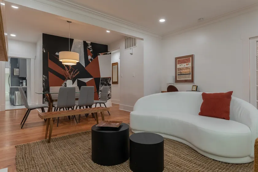 The Hestia Luxe Montrose Retreat 5BR Sanctuary - Image 1