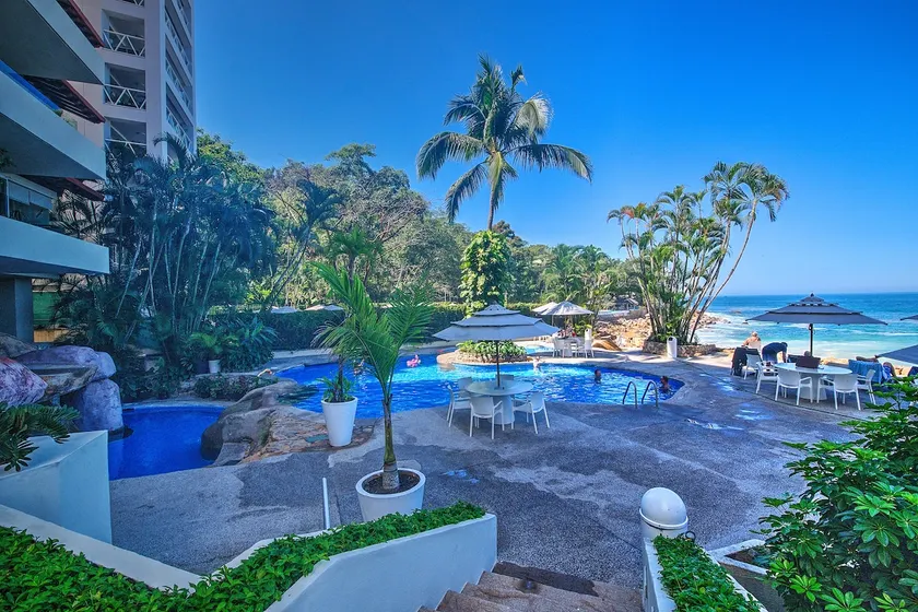Beautiful & Serene Condo beach access - Image 1