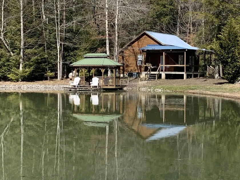 Lazy Day's~ Romantic Cabin at the Pond - Image 1