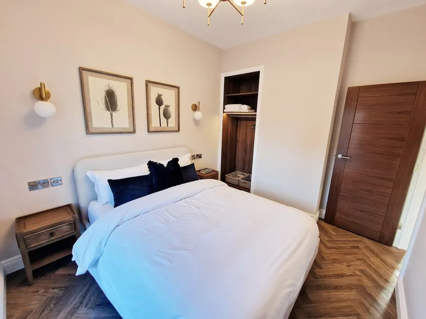 Central & Brand New, 2 bed luxury flat - Image 1