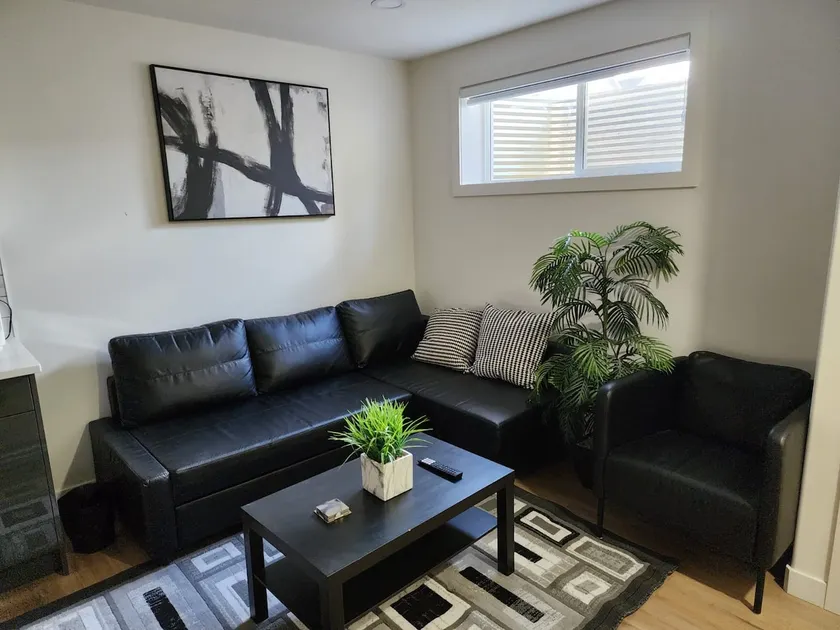 Super luxury legal suite. Central location, Modern - Image 1