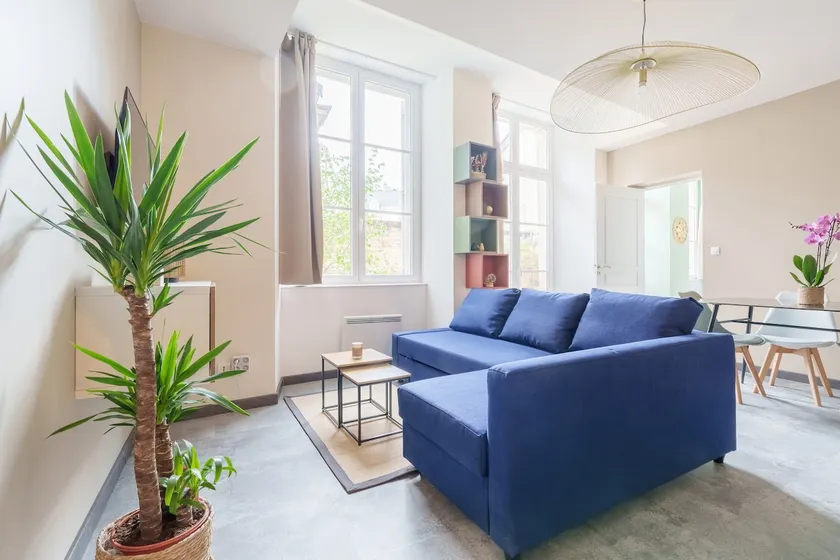 Bright apartment with courtyard - Image 1