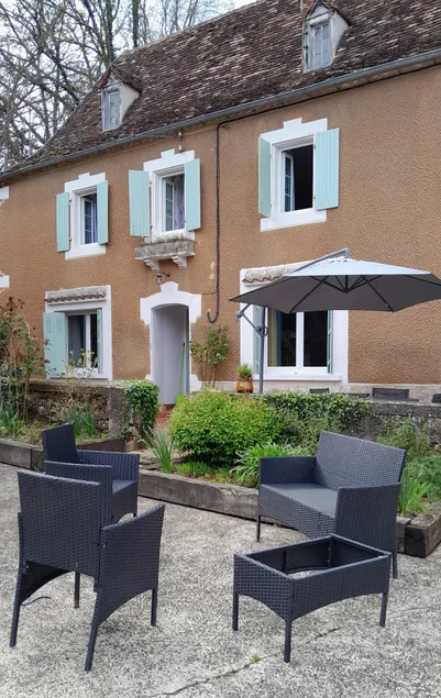 Country cottage, quiet and flowery. - Image 1