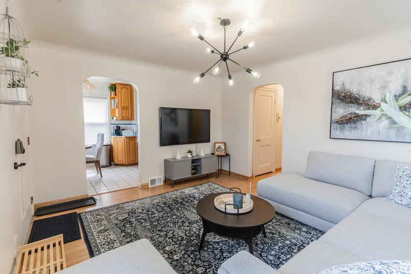 4 Bedroom 2.5 bath-Sleeps 8+ Near it all- Ford/Tel - Image 1