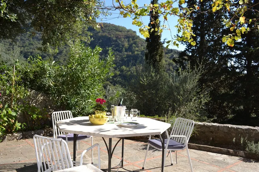 Picturesque Tuscan Apartment, Private Garden - Image 1