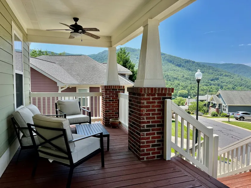 The Nest - The Perfect Asheville Getaway; Pet Friendly!, 10 Mins to Downtown - Image 1