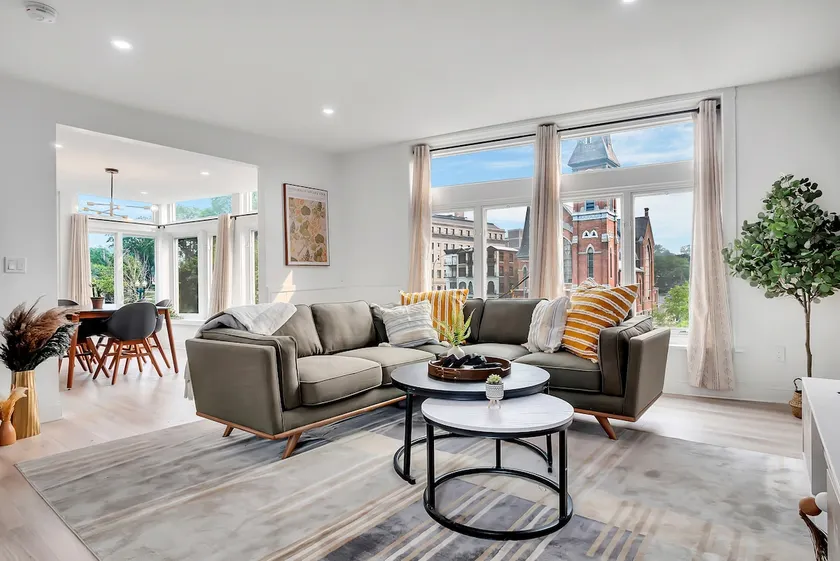 Urban Nest #5 | Penthouse Suite with Skyline Views - Image 1