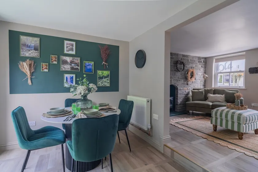 Cottage Cwtch - Image 1