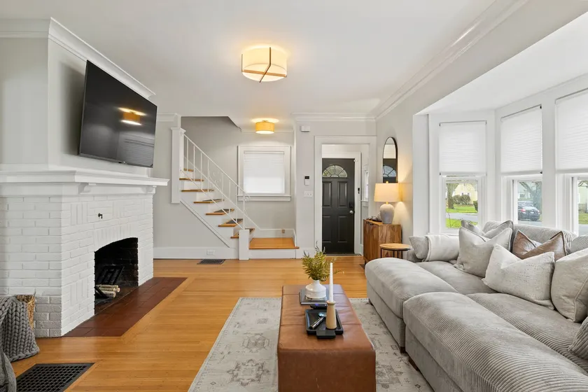 Cozy 3BR Home • WiFi, Games, Backyard - Image 1